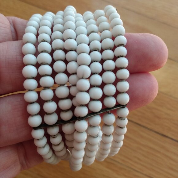 Vintage White Milk Glass Bracelet Beaded Wrap Cuff Expandable MCM Rockabilly Ret - Picture 4 of 7